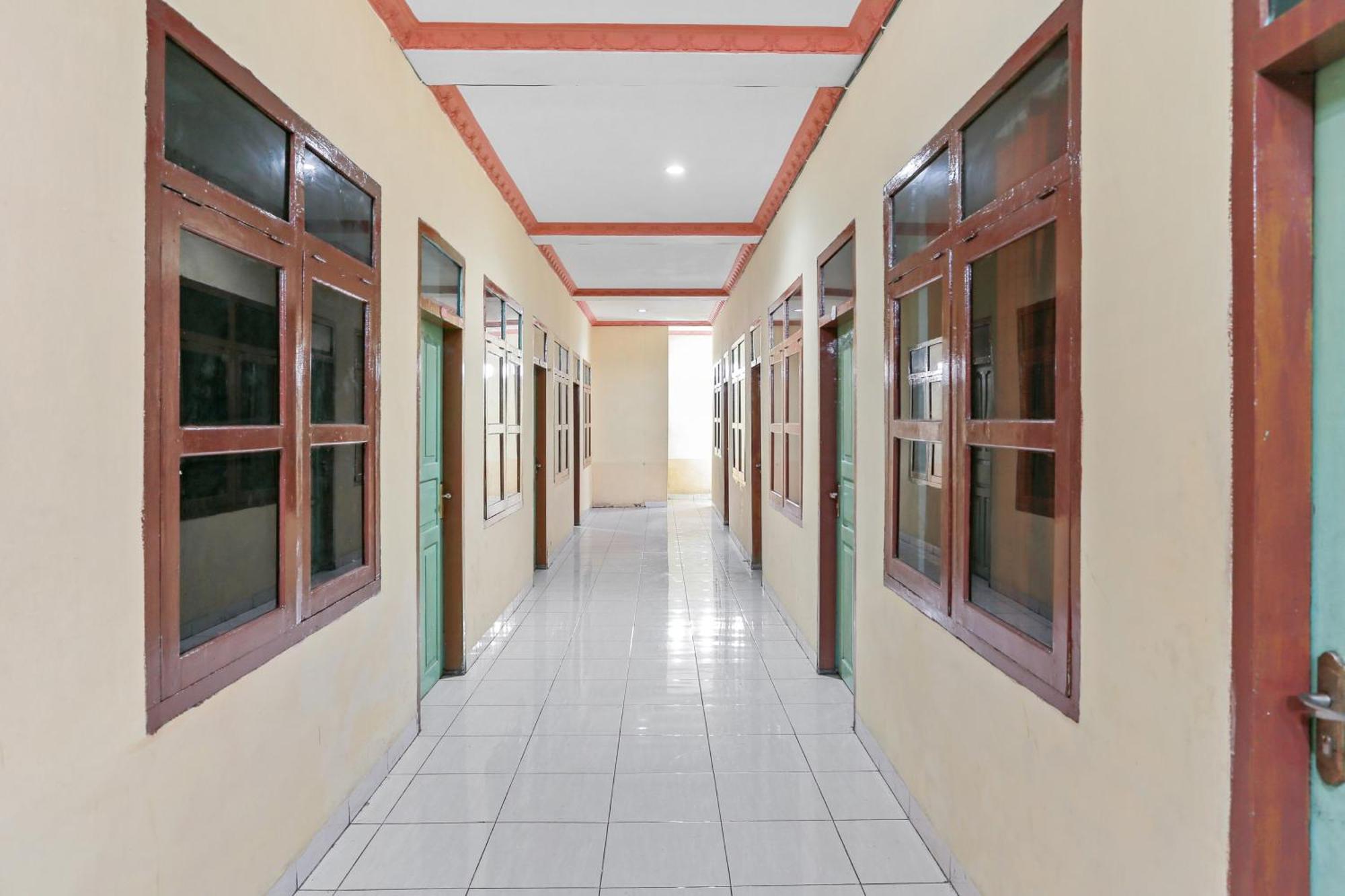 Hotel Fortuna Parepare Esterno foto