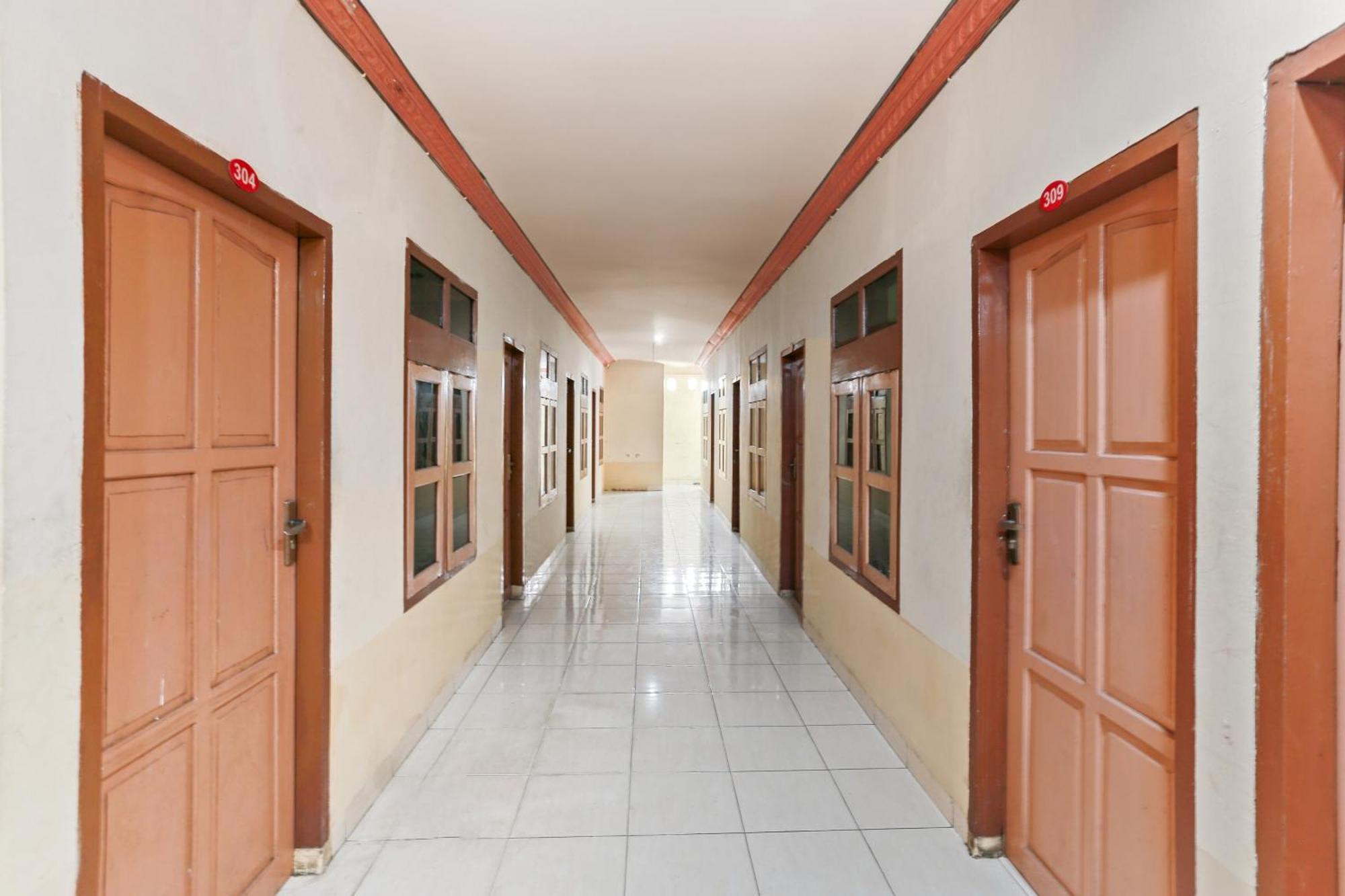 Hotel Fortuna Parepare Esterno foto