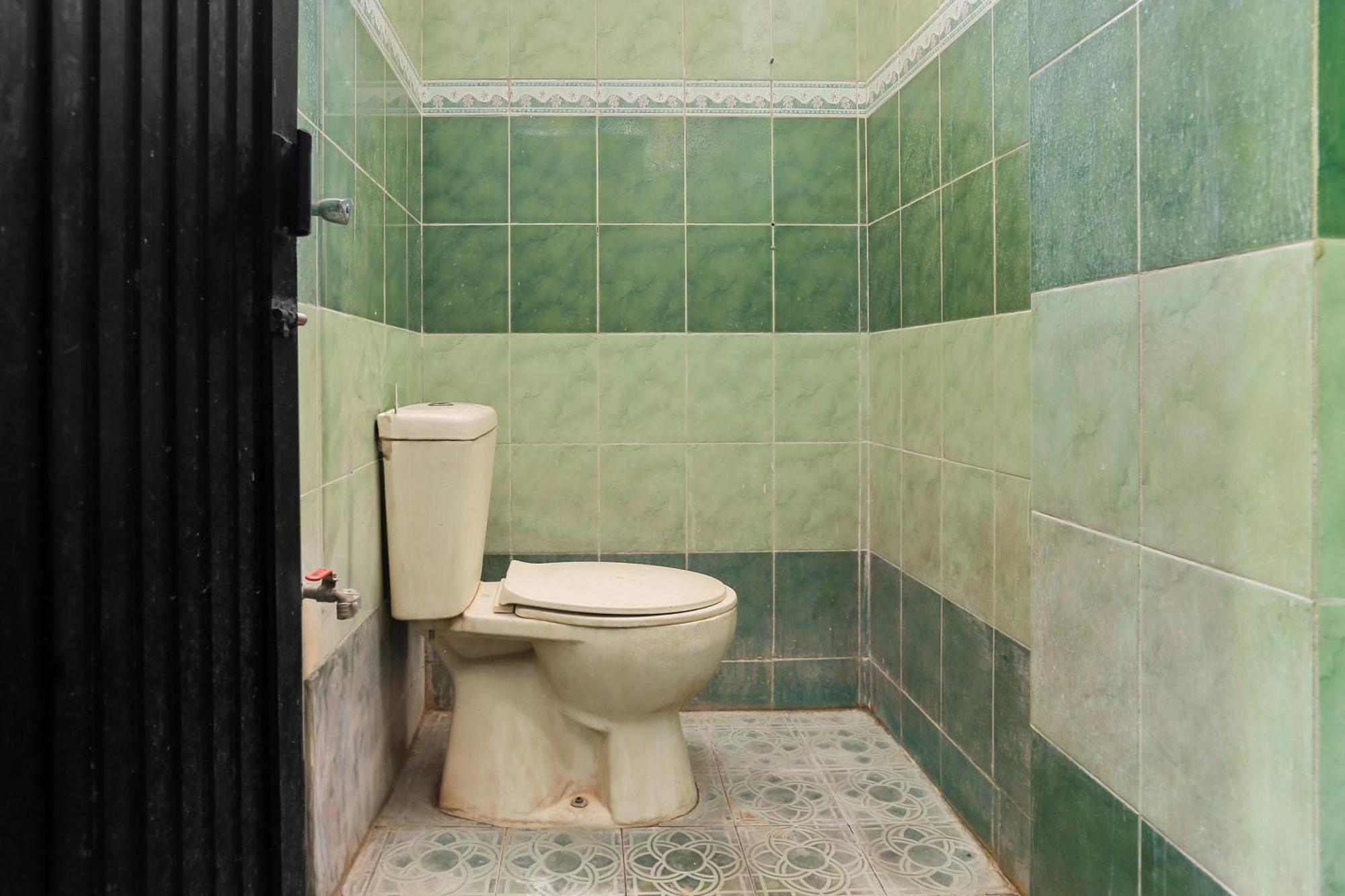 Hotel Fortuna Parepare Esterno foto