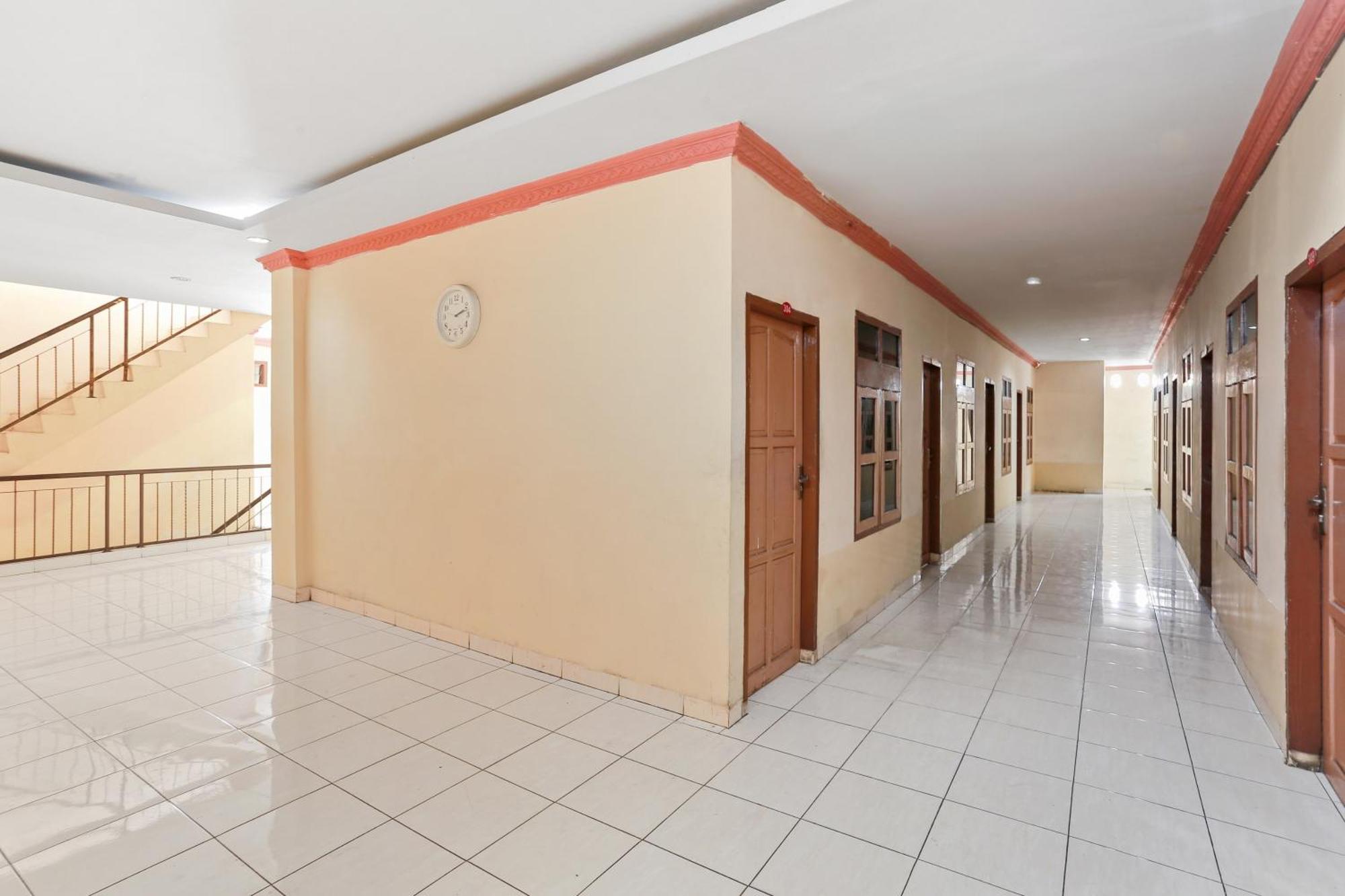 Hotel Fortuna Parepare Esterno foto