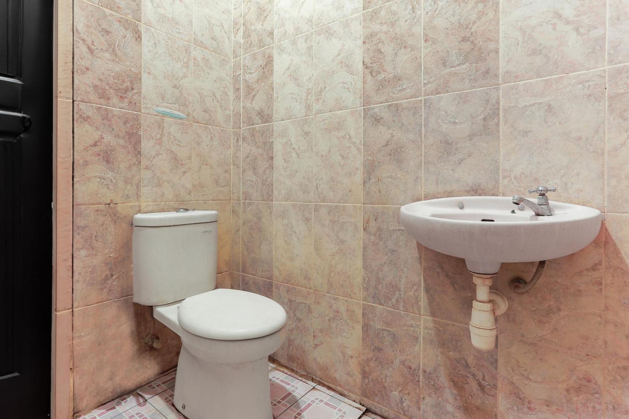 Hotel Fortuna Parepare Esterno foto