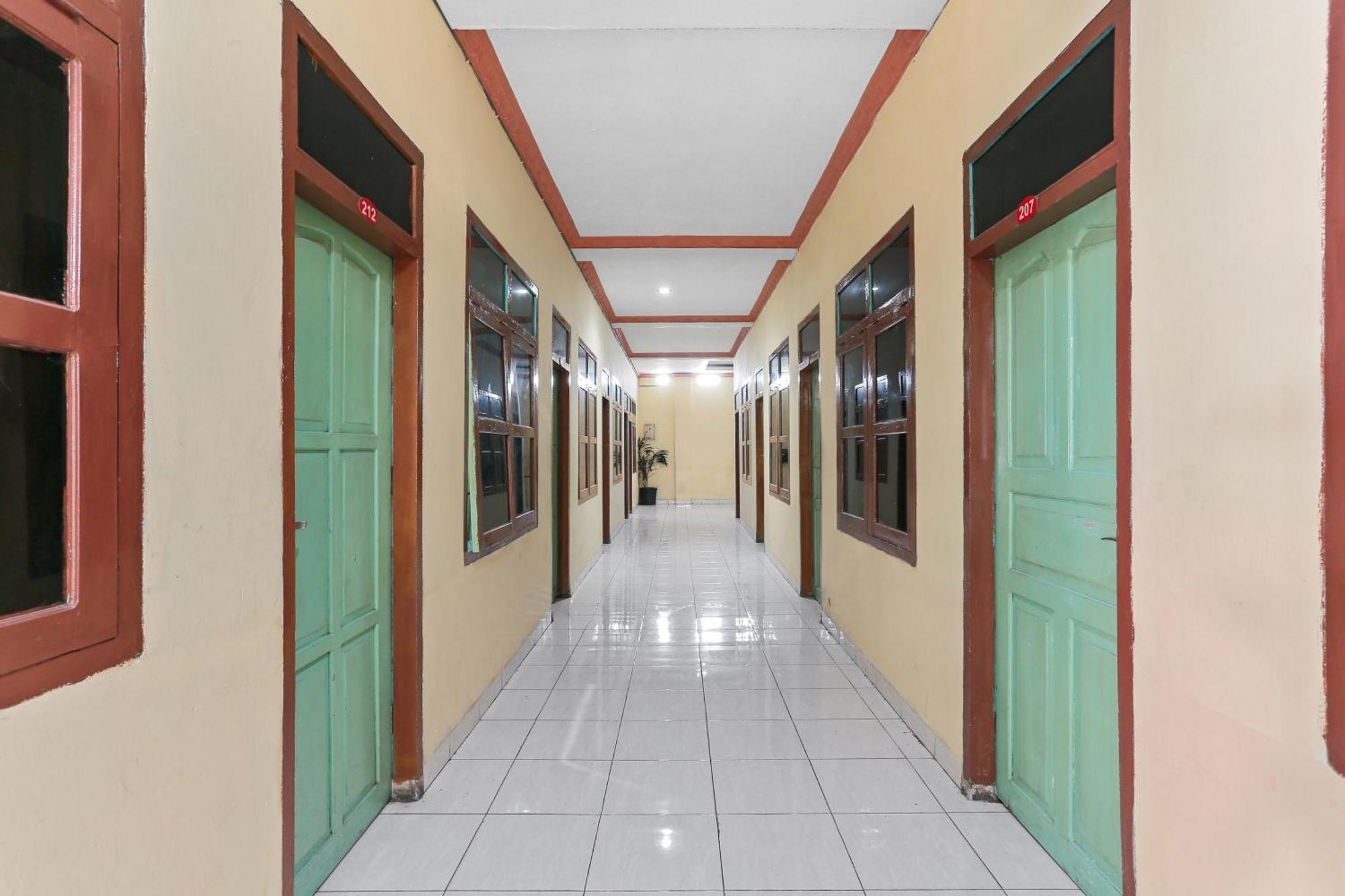 Hotel Fortuna Parepare Esterno foto