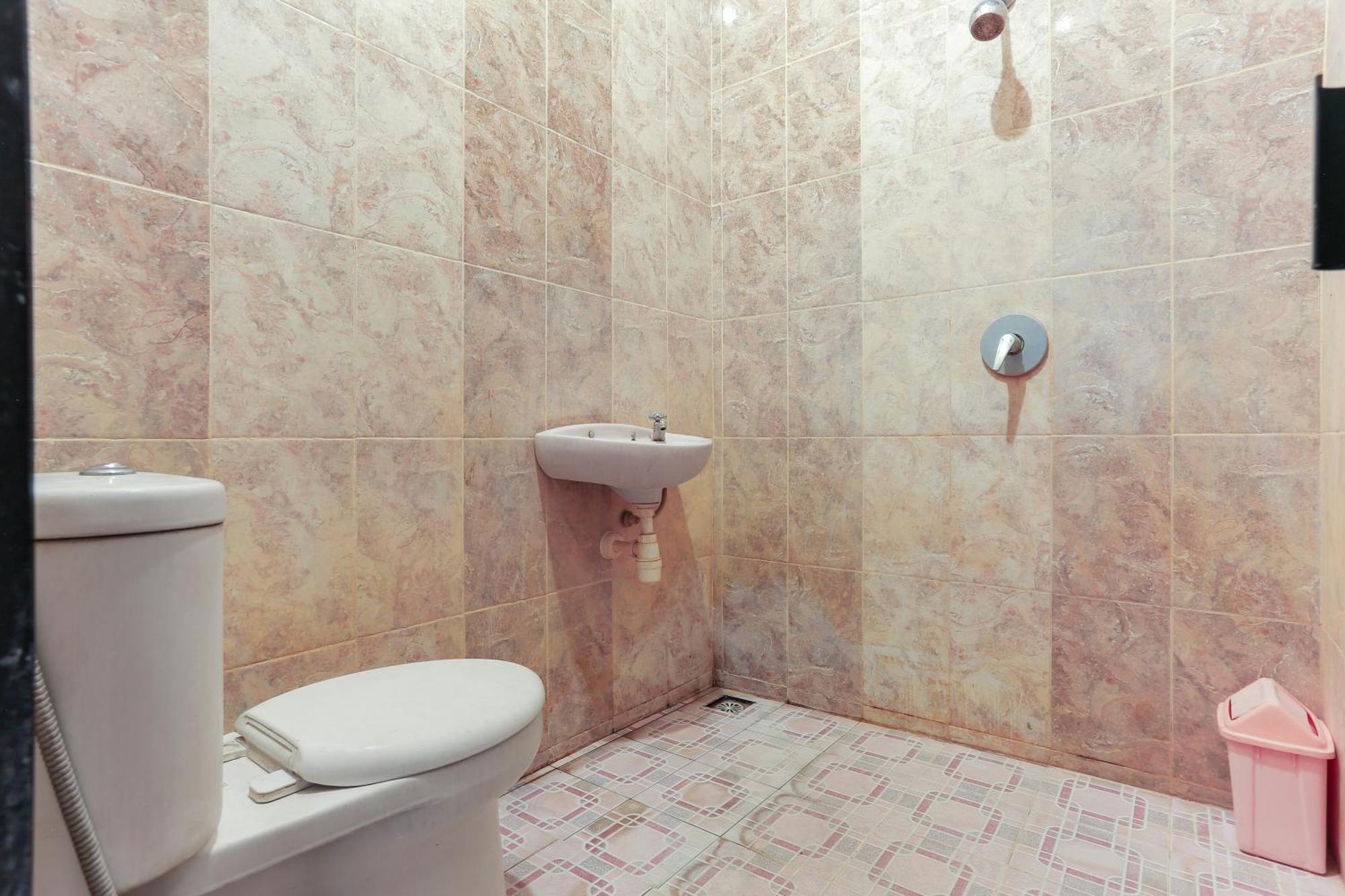 Hotel Fortuna Parepare Esterno foto