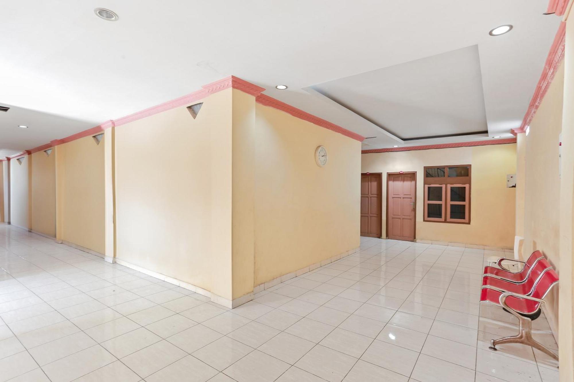 Hotel Fortuna Parepare Esterno foto