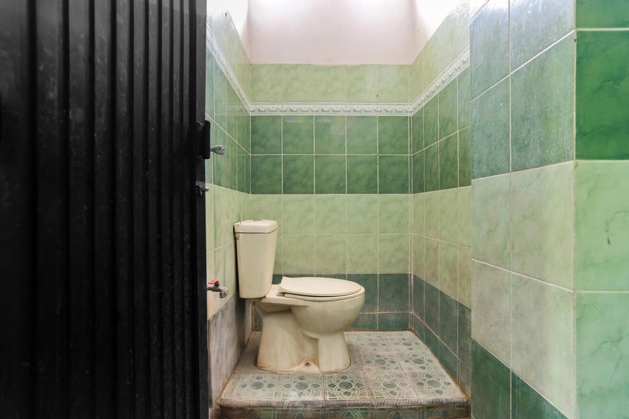 Hotel Fortuna Parepare Esterno foto